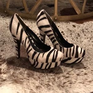 🦓 Zany Zebra Pumps